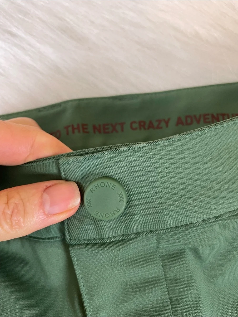 Rhône Momentum Men's Green Performance Shorts 30 x 6